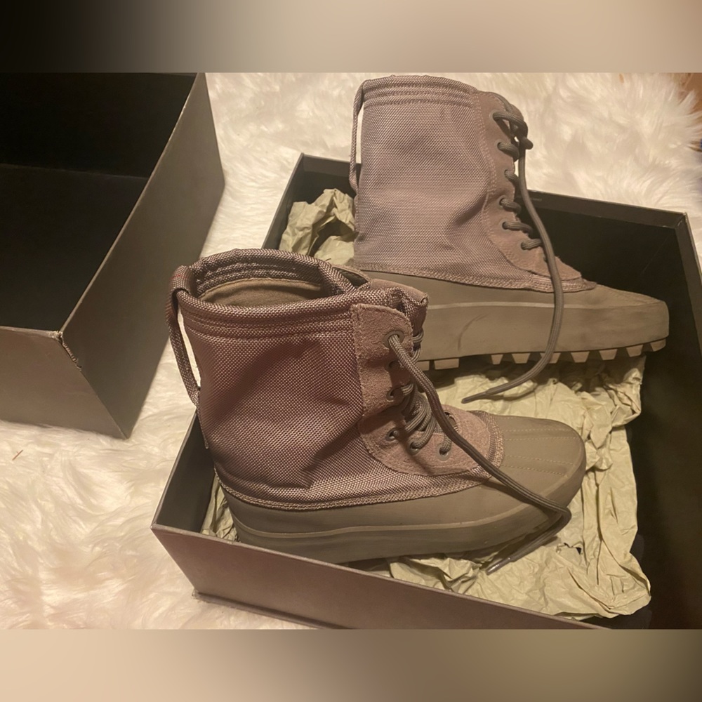 Yeezy 950 Moonrock Boots - Size US 7 1/2